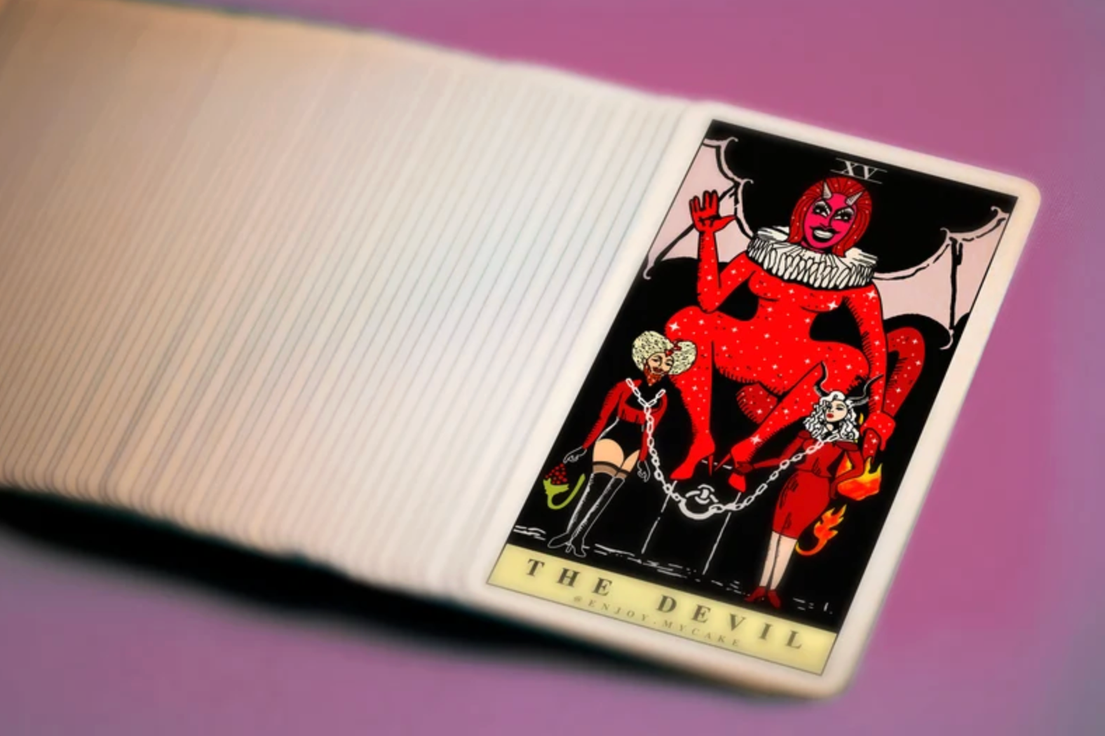 Fortune Queens: A Drag Race Tarot Deck (DRAG QUEENS)